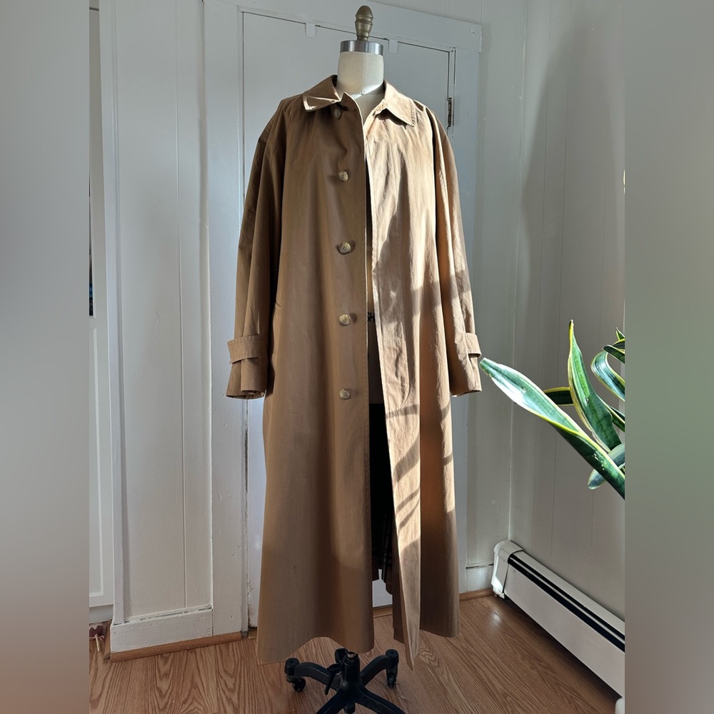 UNIQUE Tan Burberry Trench Coat with Gold Buckle Belt - Picture 2 of 15